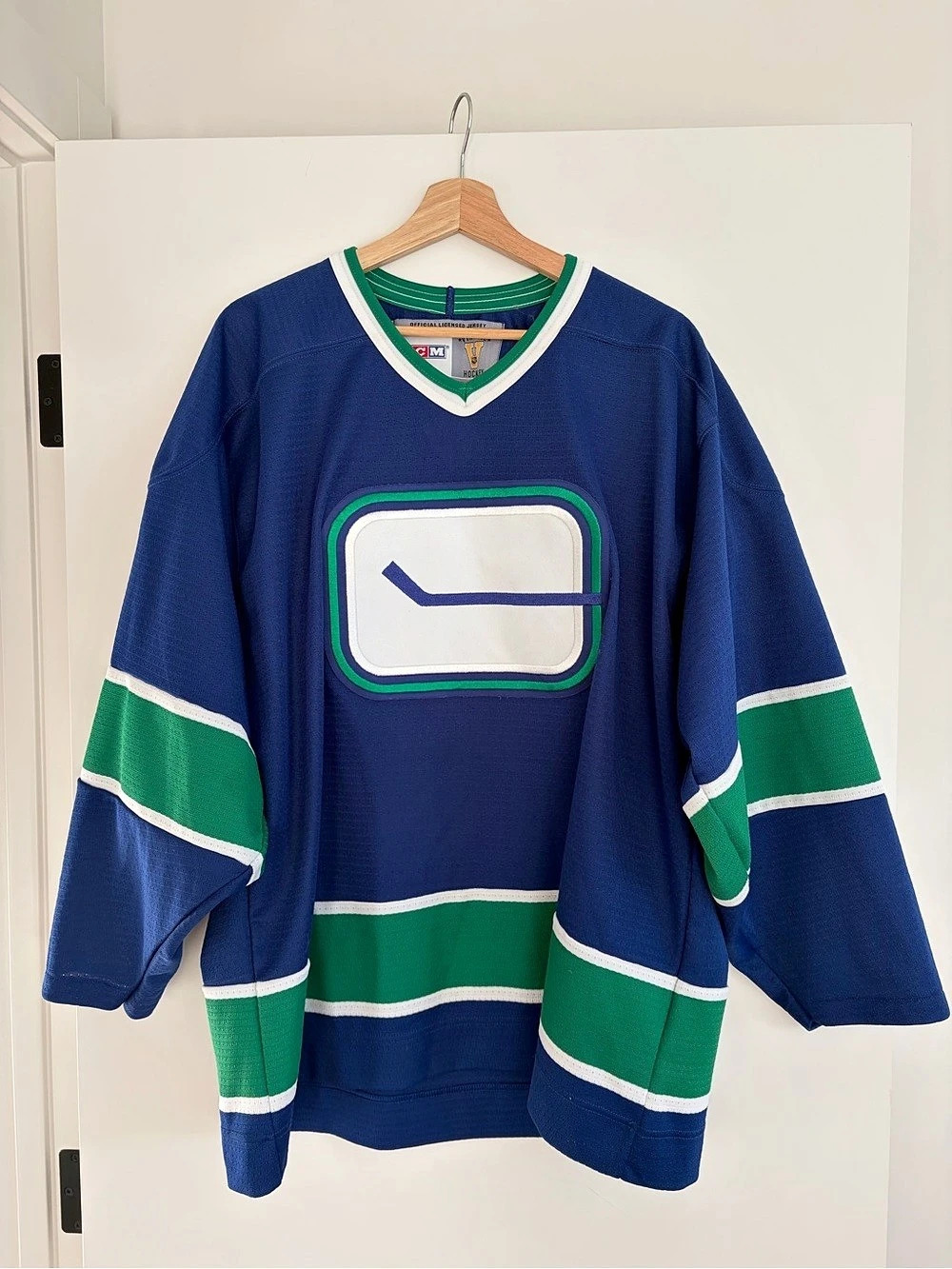 CCM Vancouver Canucks Vintage CCM Hockey Jersey Hockey Jersey Blue & Green Large